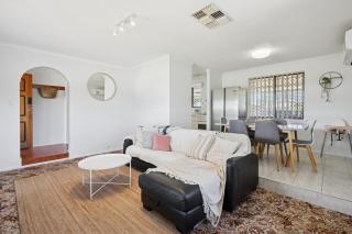 Mandurah Central - Entire 3bdm Home & Parking - 5