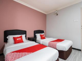 OYO 89844 Green Villa Hotel - 1