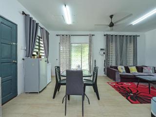 OYO HOME 90682 Liliz Mambang Farmstay - 9