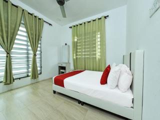 OYO HOME 90682 Liliz Mambang Farmstay - 5