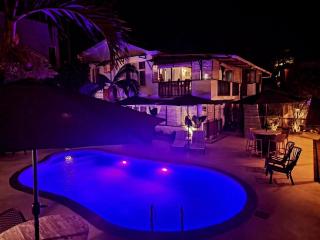 TRR4 Apt near Beach with Fine Cuisine & Pool - 8