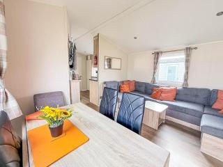 Great Caravan With Central Lounge & Wifi At Broadland Sands, Suffolk Ref 20070Bs - 6