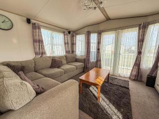 Stunning Caravan With Decking And Free Wi-Fi At Broadland Sands Ref 20074Bs - 5