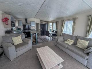 Stunning Lodge Full Sea Views At Broadland Sands In Suffolk Ref 20089Bs - 4