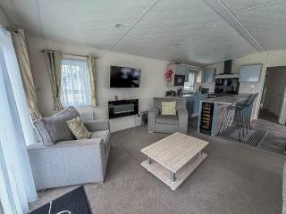 Stunning Lodge Full Sea Views At Broadland Sands In Suffolk Ref 20089Bs - 6