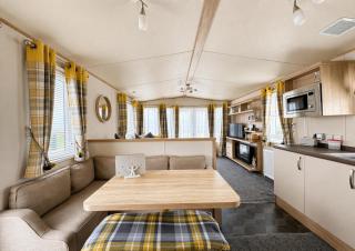 Beautiful Caravan With Full Sea View At Broadland Sands In Suffolk Ref 20100Bs - 2