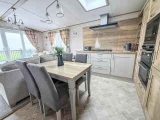 Luxury Lodge With Stunning Full Sea Views In Suffolk Ref 20234Bs - 2