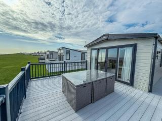 Luxury Lodge With Stunning Full Sea Views In Suffolk Ref 20234Bs - 7