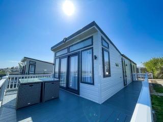 Beautiful Lodge With Full Sea Views At Broadland Sands In Suffolk Ref 20235Bs - 9