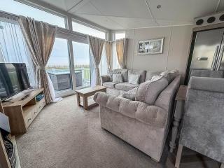 Beautiful Lodge With Full Sea Views At Broadland Sands In Suffolk Ref 20235Bs - 6