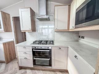 Stunning Caravan With Full Sea Views At Broadland Sands In Suffolk Ref 20236Bs - 4