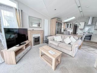 Stunning Caravan With Full Sea Views At Broadland Sands In Suffolk Ref 20236Bs - 7