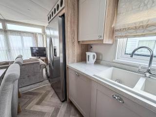 Stunning Caravan With Full Sea Views At Broadland Sands In Suffolk Ref 20236Bs - 3