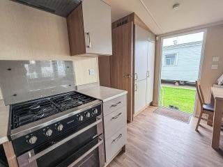 Lovely Caravan With Decking At Broadland Sands, Suffolk Ref 20302Bs - 1
