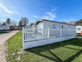 Homely Caravan With Outside Decking At Broadland Sands Ref 20319Bs - 9
