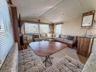 Superb Caravan With Wifi At Broadland Sands Park, Suffolk Ref 20140Bs - 5