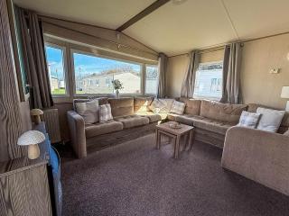 Lovely Caravan At Broadland Sands Holiday Park Nearby Lowestoft Ref 20161Bs - 6