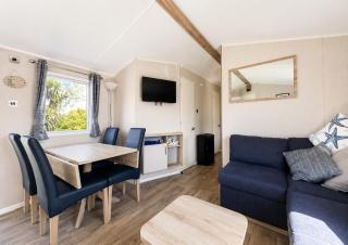 10 Berth Caravan With Side Decking At Broadland Sands Ref 20223Bs - 9