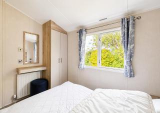 10 Berth Caravan With Side Decking At Broadland Sands Ref 20223Bs - 4