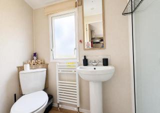10 Berth Caravan With Side Decking At Broadland Sands Ref 20223Bs - 3
