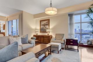 Three Bedroom Residence with Floor to Ceiling City Views - 4