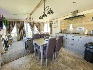 Stunning Caravan Full Sea Views At Broadland Sands Holiday Park Ref 20285Bs - 1