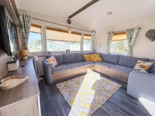 Homely Caravan With Outside Decking At Broadland Sands Ref 20380Bs - 5