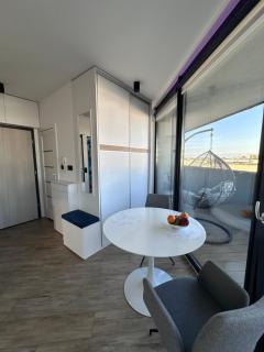 Orla Sky View Studio - 1