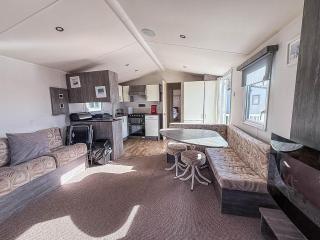 Homely Caravan With Outside Decking Ref 20381Bs - 5