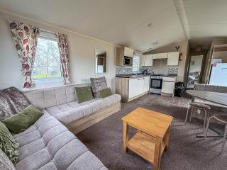 Superb 6 Berth Caravan With Free Wi-Fi At Broadland Sands Ref 20382Bs - 8