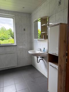 Zimmer im Erdgeschoß mit Bad und Küche - 3