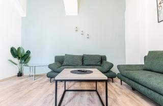 8-min Walk to Westbahnhof Chic 1BR Apartment - 4