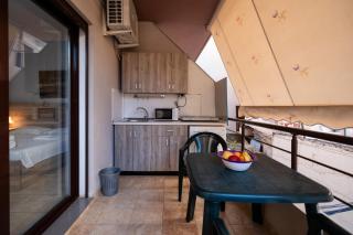 Balcony Studio - Outdoor Kitchen - Uji i Ftohtë - 7