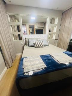 Apartamento para temporada a 15 minutos da Asa Sul, próximo de tudo ! 3 quartos 11 camas com auxiliares , 8 camas sem usar as auxiliares - 6