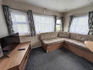 Lovely 6 Berth Caravan For Hire By The Beach At California Cliffs Ref 50010B - 7