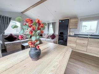 Modern 8 Berth Caravan With Near To Scratby Beach At Cali Cliffs Ref 50010Ae - 8