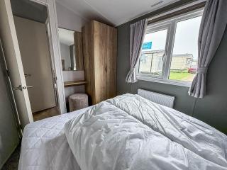Modern 8 Berth Caravan With Near To Scratby Beach At Cali Cliffs Ref 50010Ae - 1