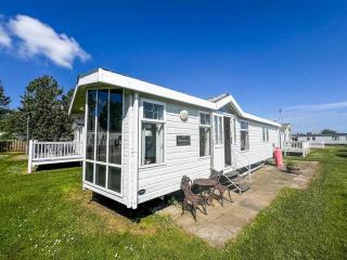 Great 6 Berth Caravan By The Beach At California Cliffs In Scratby Ref 50010L - 0