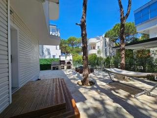 Beachfront BLUE WAVE SPA VILLA in Private Villa Resort Qerret, Albania - 6