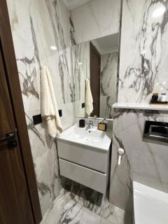 Fancy stay 5 min drive to Beach and Central Market - 1