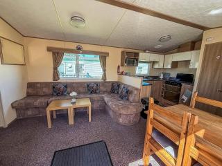 Lovely 6 Berth Caravan With Decking Nearby Scratby Beach Ref 50017B - 8