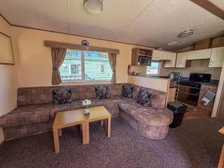 Lovely 6 Berth Caravan With Decking Nearby Scratby Beach Ref 50017B - 6