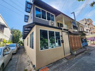 200m to MRT Private 3BR Home for 8 - 9