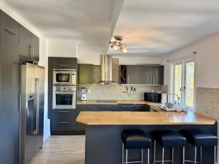 Huge Workers & Family Villa with 3 floors 2 Kitchens & 3 Bathrooms - 9