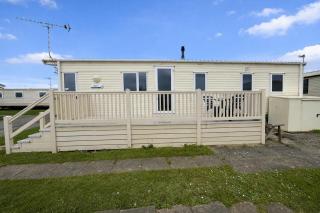 Brilliant 8 Berth Caravan With Decking And Nearby Scratby Beach Ref 50050F - 9