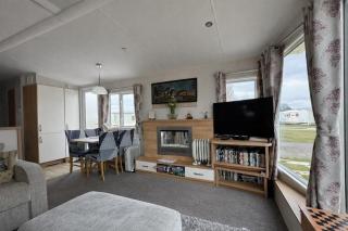 Brilliant 8 Berth Caravan With Decking And Nearby Scratby Beach Ref 50050F - 5