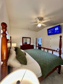 Large Prescott Home w3-car Garage Central & Quiet - 2