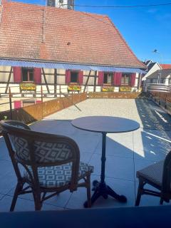 Duplex rénové avec terrasse privative à 10 mm de Colmar et Eguisheim, à 2 mm du grand axe autoroutier Strasbourg Mulhouse - 4