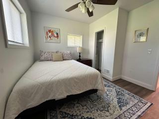 Beautiful 2 Bedroom Apartment - Easy City Access - 1
