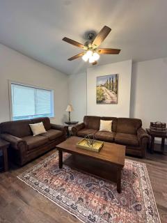 Beautiful 2 Bedroom Apartment - Easy City Access - 7
